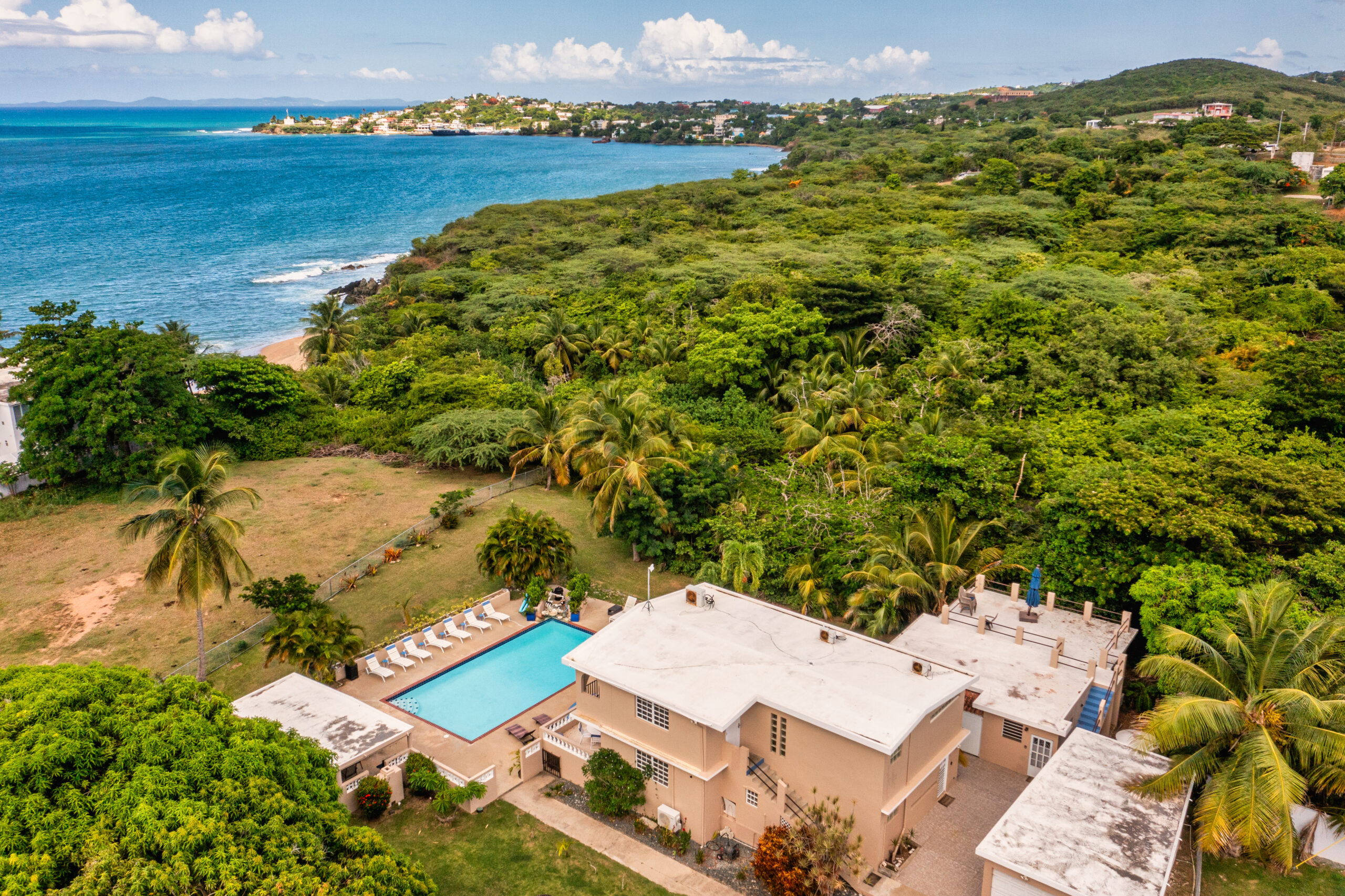 Casa Ladera – Sandy beach only steps away!